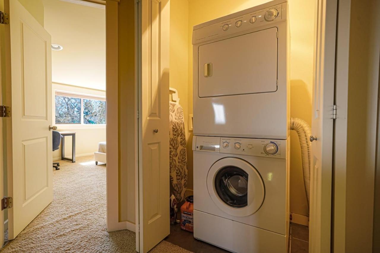 Stylish North Seattle Townhouse- Dual Master Suites Экстерьер фото