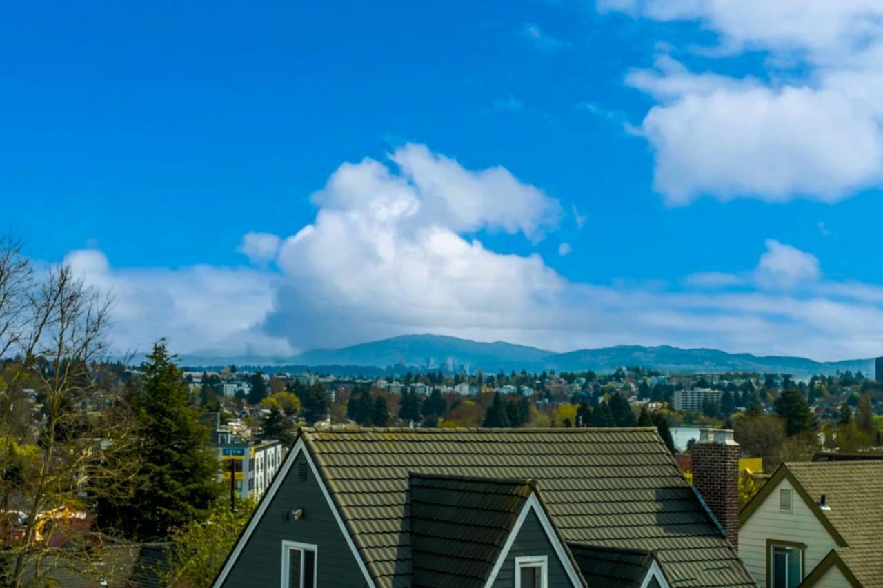Stylish North Seattle Townhouse- Dual Master Suites Экстерьер фото