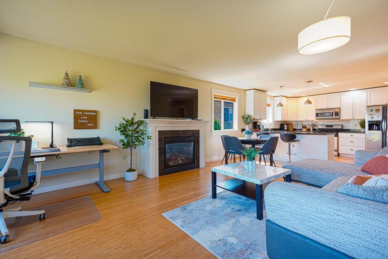 Stylish North Seattle Townhouse- Dual Master Suites Экстерьер фото