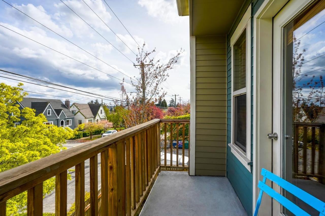 Stylish North Seattle Townhouse- Dual Master Suites Экстерьер фото